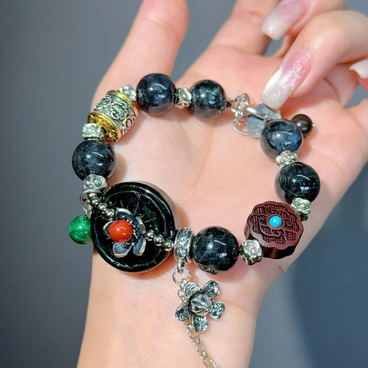 044 Jadeite bracelet with certificate charm bracelet